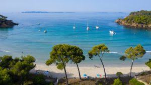 La plage de l'Estagnol pour profiter du soleil de Bormes-les-Mimosas