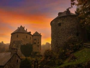 Château de Reinhardstein dans Les Ardennes en Belgique